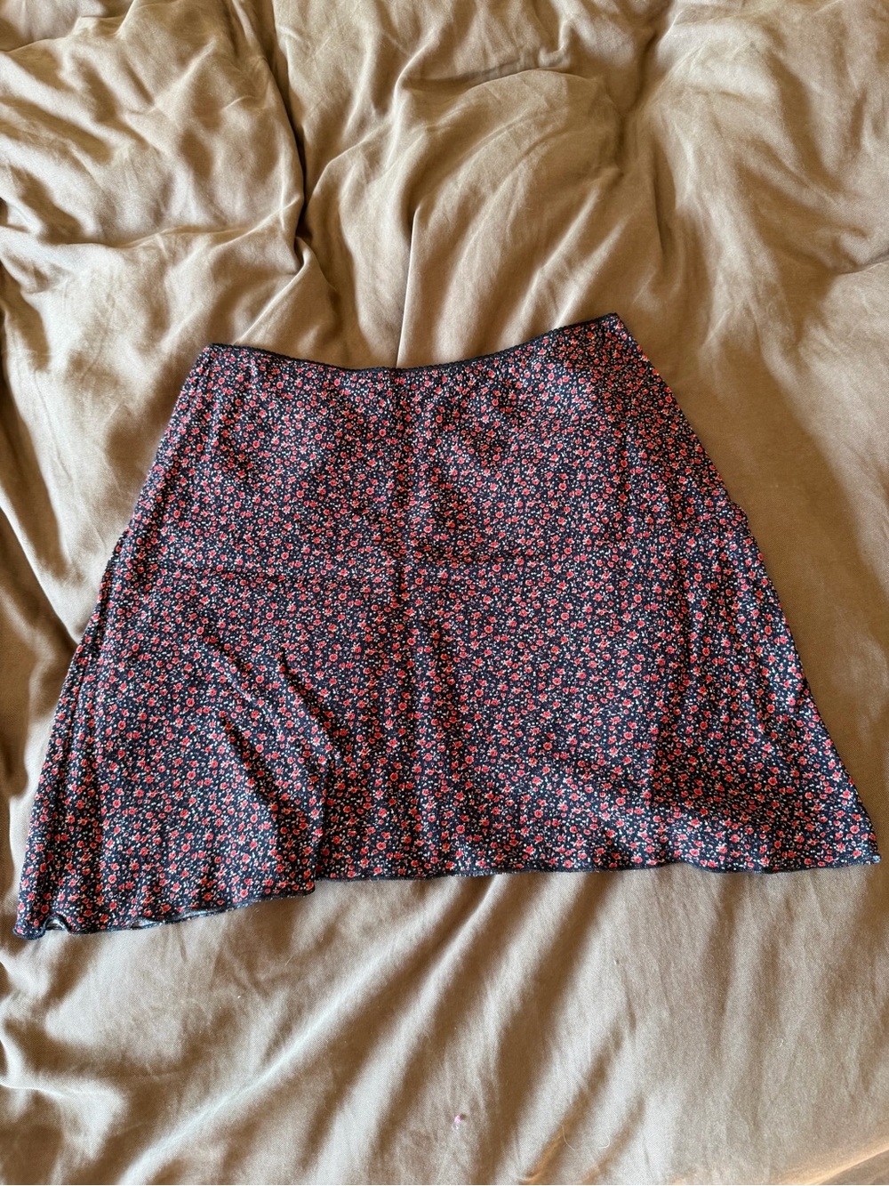 Brandy Melville Navy Floral Mini Skirt - Picture 8 of 8